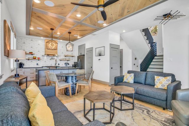 2401 33rd Street, Galveston, TX 77550