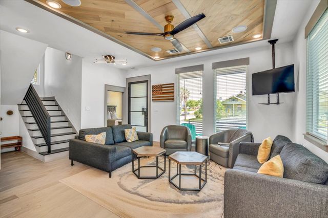 2401 33rd Street, Galveston, TX 77550