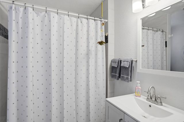 891 Manila Rd, Lathrop, CA 95330