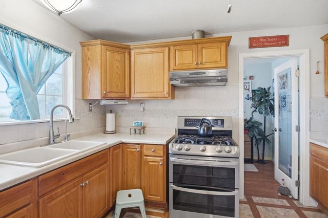 891 Manila Rd, Lathrop, CA 95330