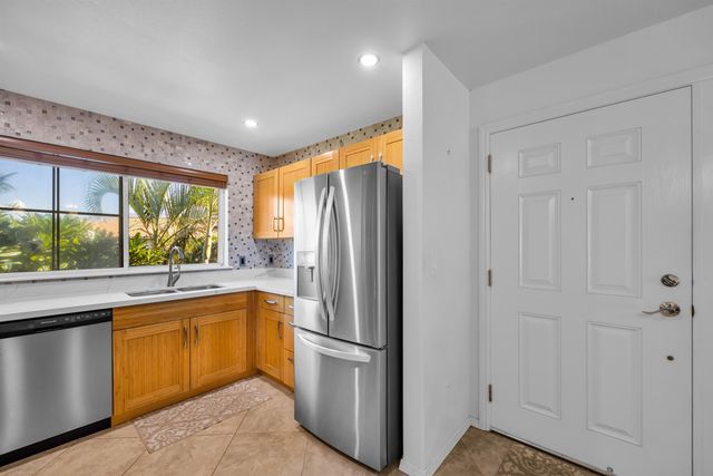 46 Kai Makani Loop Apt 203, Kihei, HI 96753