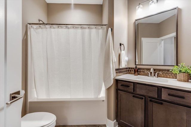 7726 E Turquoise, Bel Aire, KS 67226