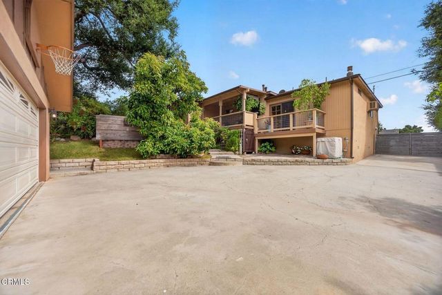 245 E Oak View Avenue, Oak View, CA 93022