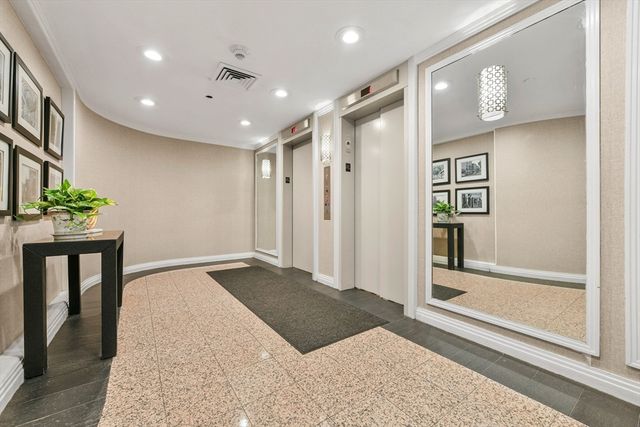 350 North St 404, Boston, MA 02113