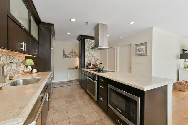 350 North St 404, Boston, MA 02113
