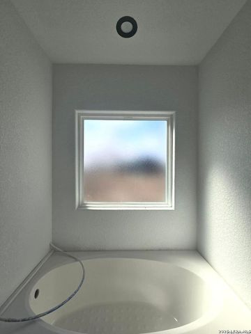 181 RANCHERO WAY, Natalia, TX 78059