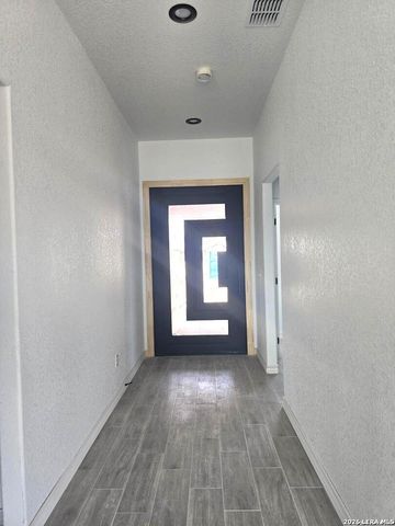 181 RANCHERO WAY, Natalia, TX 78059