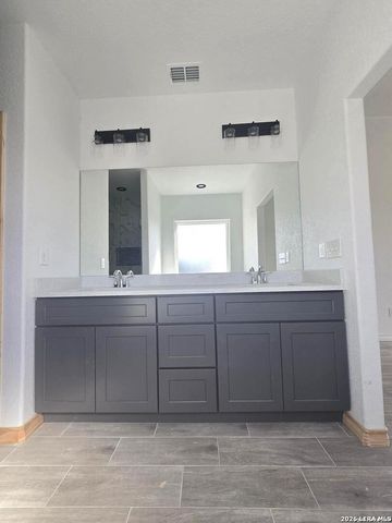 181 RANCHERO WAY, Natalia, TX 78059