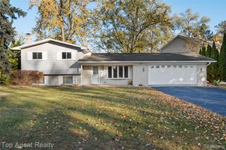 3289 Schoolhouse Drive, Waterford, MI 48329