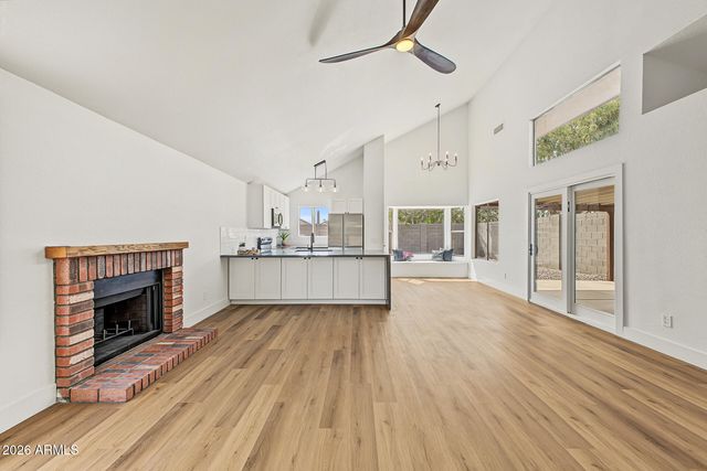 851 E ROCKWELL Drive, Chandler, AZ 85225