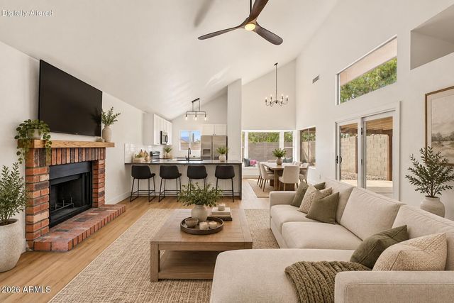 851 E ROCKWELL Drive, Chandler, AZ 85225