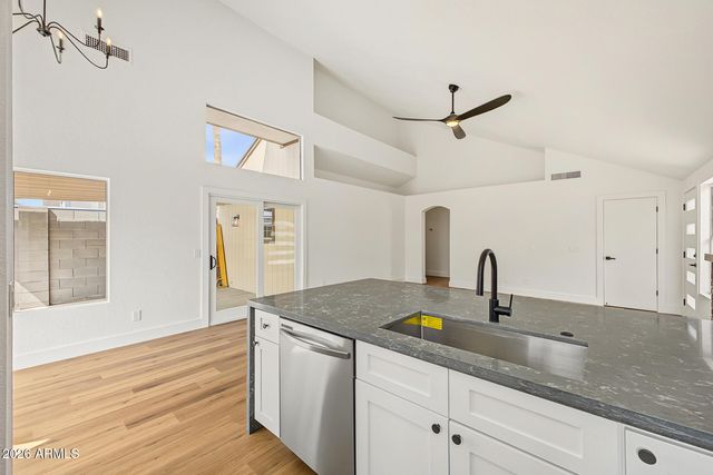 851 E ROCKWELL Drive, Chandler, AZ 85225