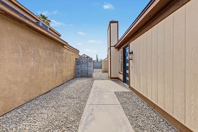 851 E ROCKWELL Drive, Chandler, AZ 85225