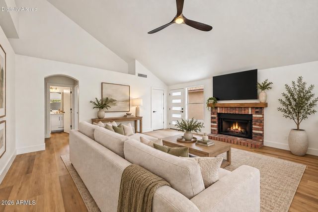 851 E ROCKWELL Drive, Chandler, AZ 85225
