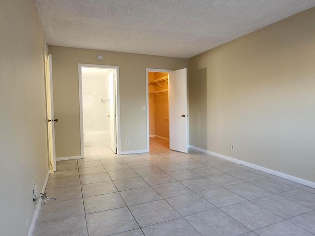 545 Trace Circle 105, Deerfield Beach, FL 33441