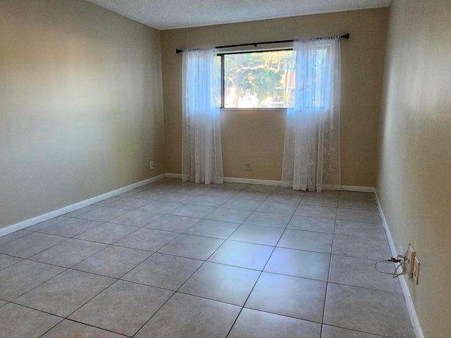 545 Trace Circle 105, Deerfield Beach, FL 33441