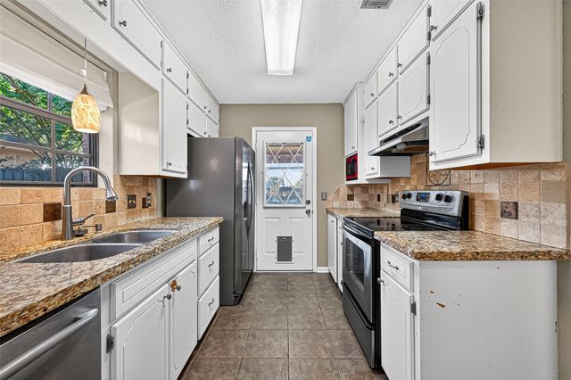 2407 Sue Street, El Campo, TX 77437