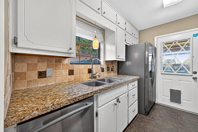 2407 Sue Street, El Campo, TX 77437