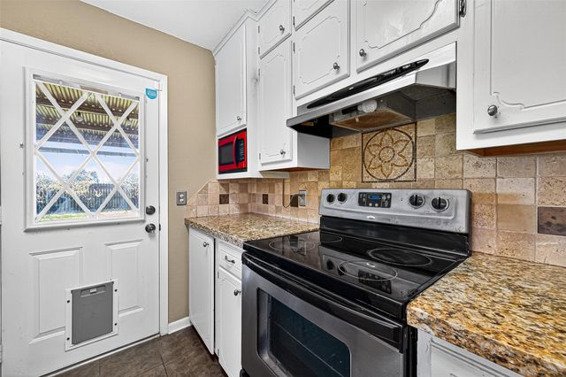 2407 Sue Street, El Campo, TX 77437