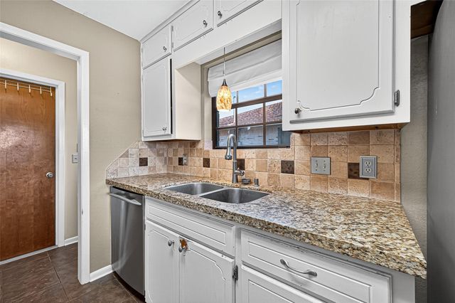 2407 Sue Street, El Campo, TX 77437