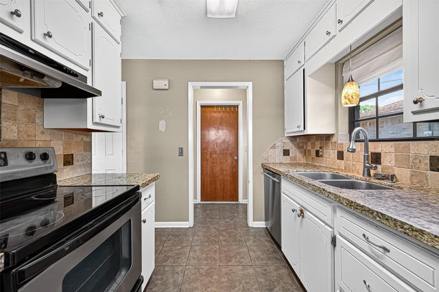 2407 Sue Street, El Campo, TX 77437