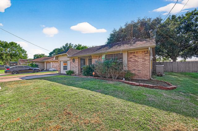 2407 Sue Street, El Campo, TX 77437