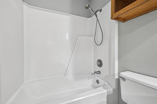 2407 Sue Street, El Campo, TX 77437