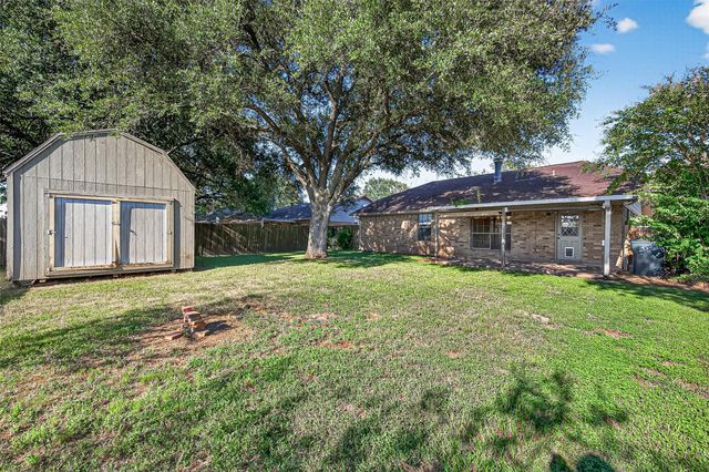 2407 Sue Street, El Campo, TX 77437