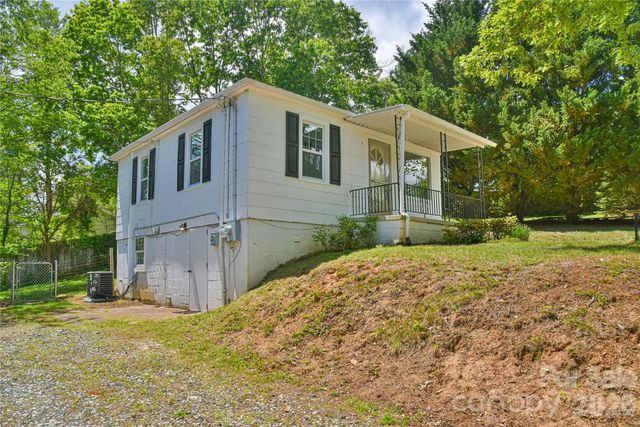 101 E Skyland Circle, Asheville, NC 28804