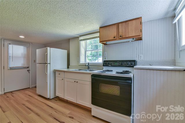 101 E Skyland Circle, Asheville, NC 28804