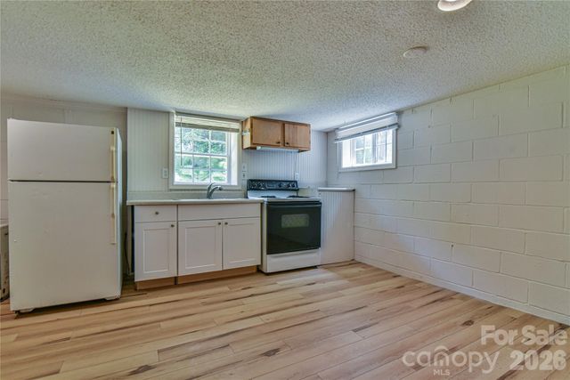 101 E Skyland Circle, Asheville, NC 28804