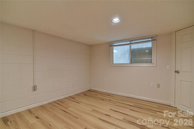 101 E Skyland Circle, Asheville, NC 28804