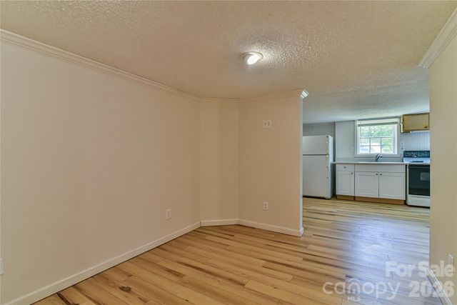 101 E Skyland Circle, Asheville, NC 28804