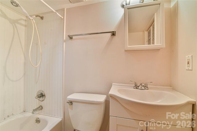 101 E Skyland Circle, Asheville, NC 28804