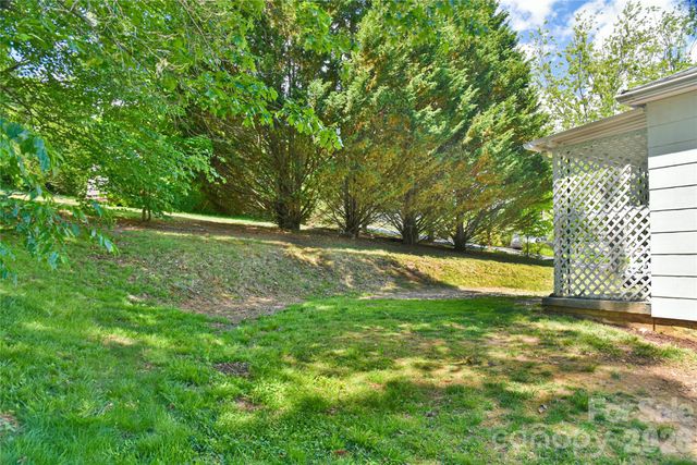 101 E Skyland Circle, Asheville, NC 28804