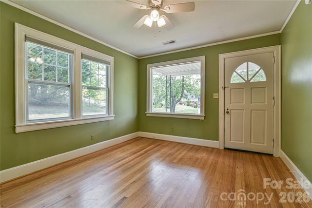 101 E Skyland Circle, Asheville, NC 28804