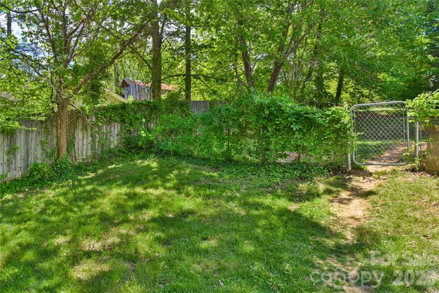 101 E Skyland Circle, Asheville, NC 28804