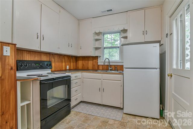 101 E Skyland Circle, Asheville, NC 28804