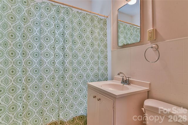 101 E Skyland Circle, Asheville, NC 28804