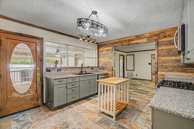 2266 Fm 1008, Dayton, TX 77535