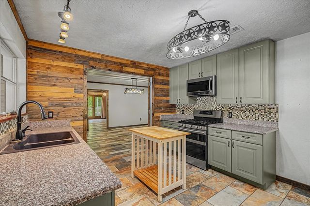 2266 Fm 1008, Dayton, TX 77535