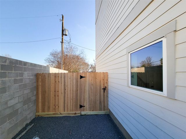 7703 Earl Rudder Way, Houston, TX 77055