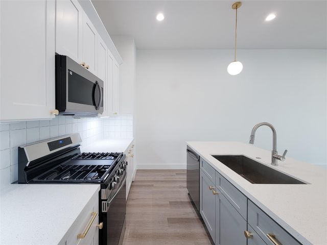 7703 Earl Rudder Way, Houston, TX 77055