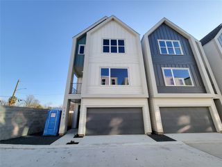 7703 Earl Rudder Way, Houston, TX 77055