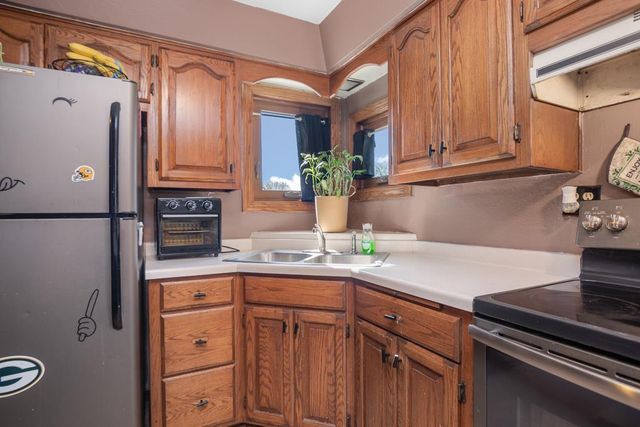 678 LIDA LANE, Green Bay, WI 54301