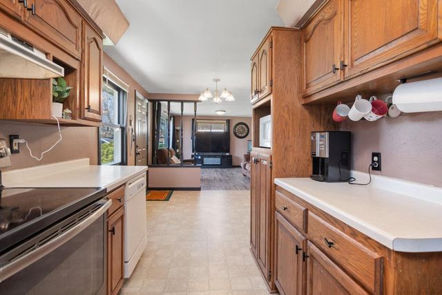 678 LIDA LANE, Green Bay, WI 54301