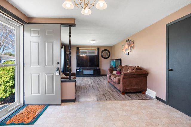 678 LIDA LANE, Green Bay, WI 54301