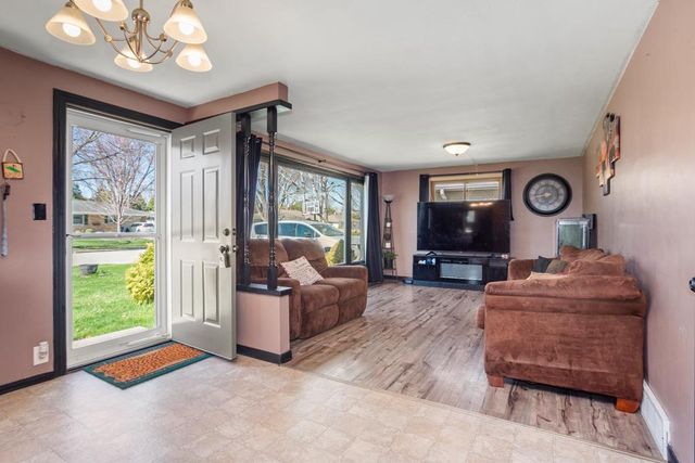 678 LIDA LANE, Green Bay, WI 54301