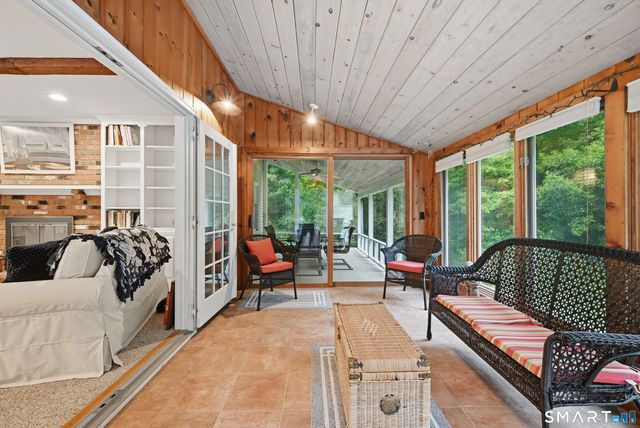 2 Banquo Brae Road, Brookfield, CT 06804