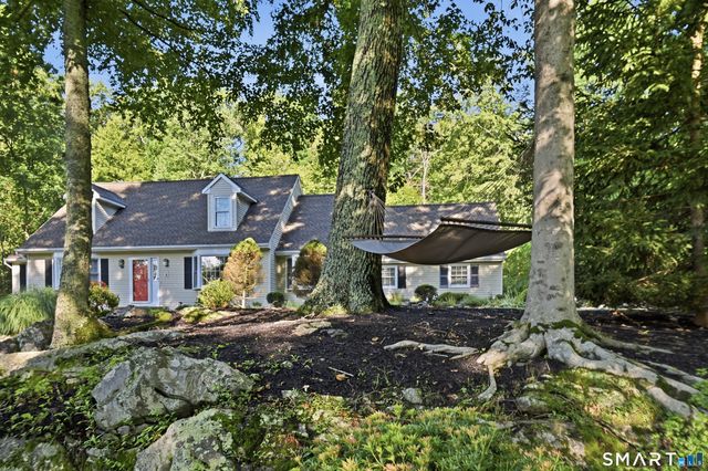2 Banquo Brae Road, Brookfield, CT 06804